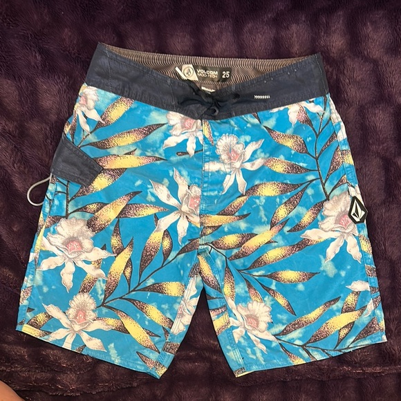 Boys Volcom Vibrant Blue Floral Board Shorts - Picture 1 of 5